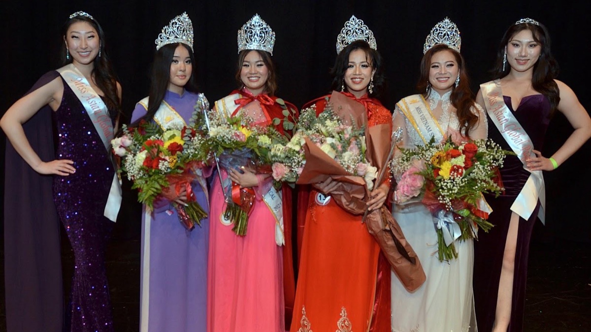 Miss & Miss Teen Vietnam of Northern California titleholders with bouquets on stage